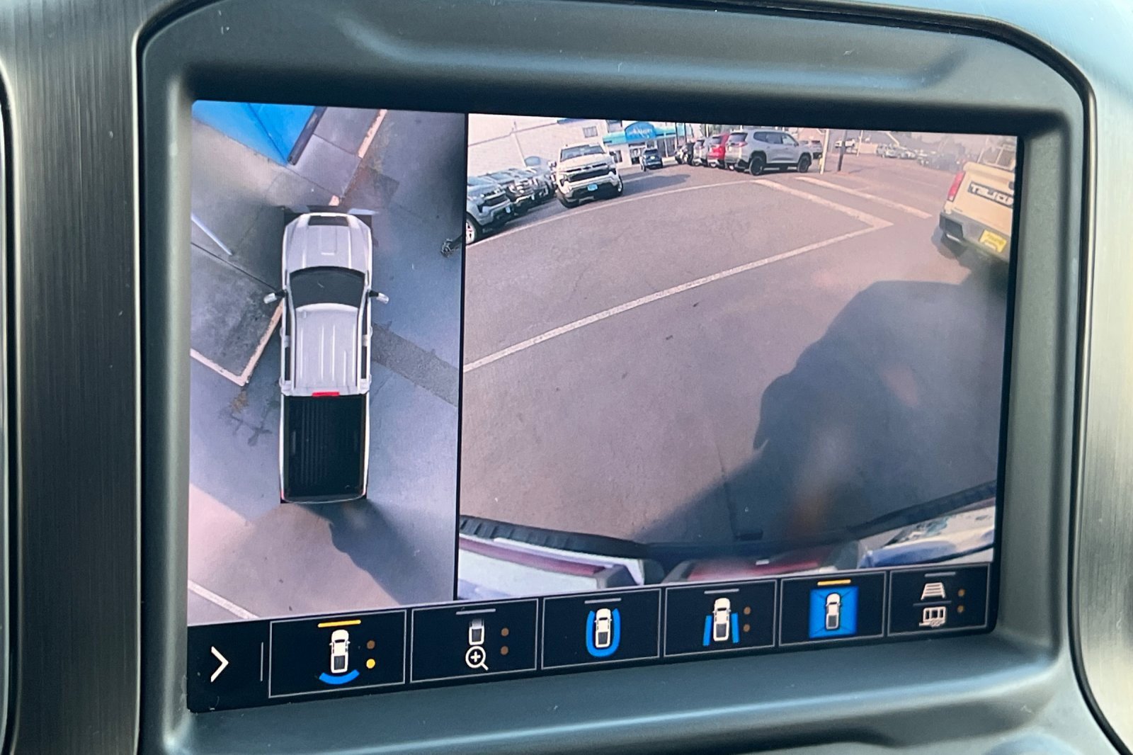 Used 2021 GMC Sierra 2500 AT4 w/ AT4 Preferred Package image 16