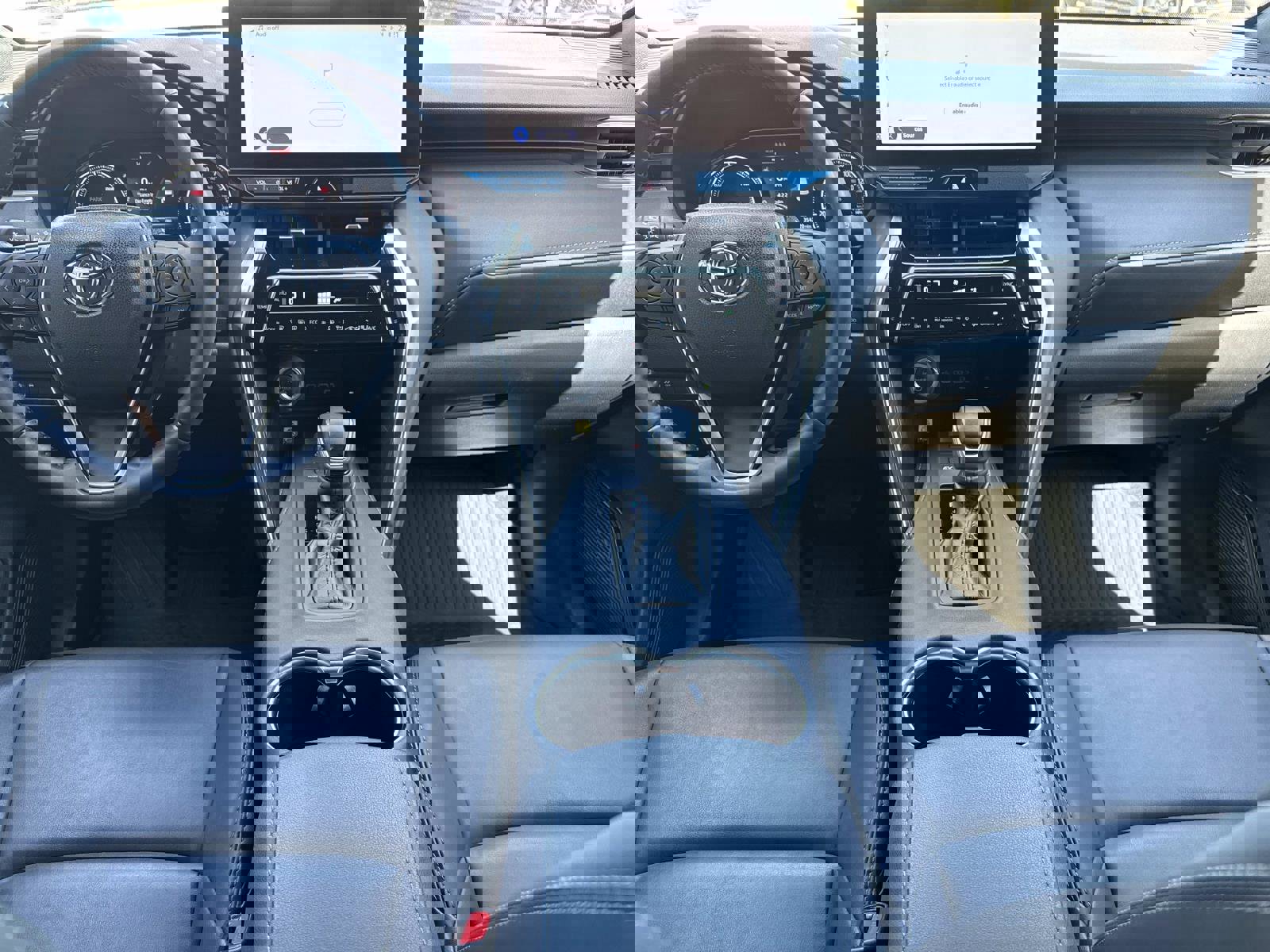 Used 2023 Toyota Venza XLE image 10