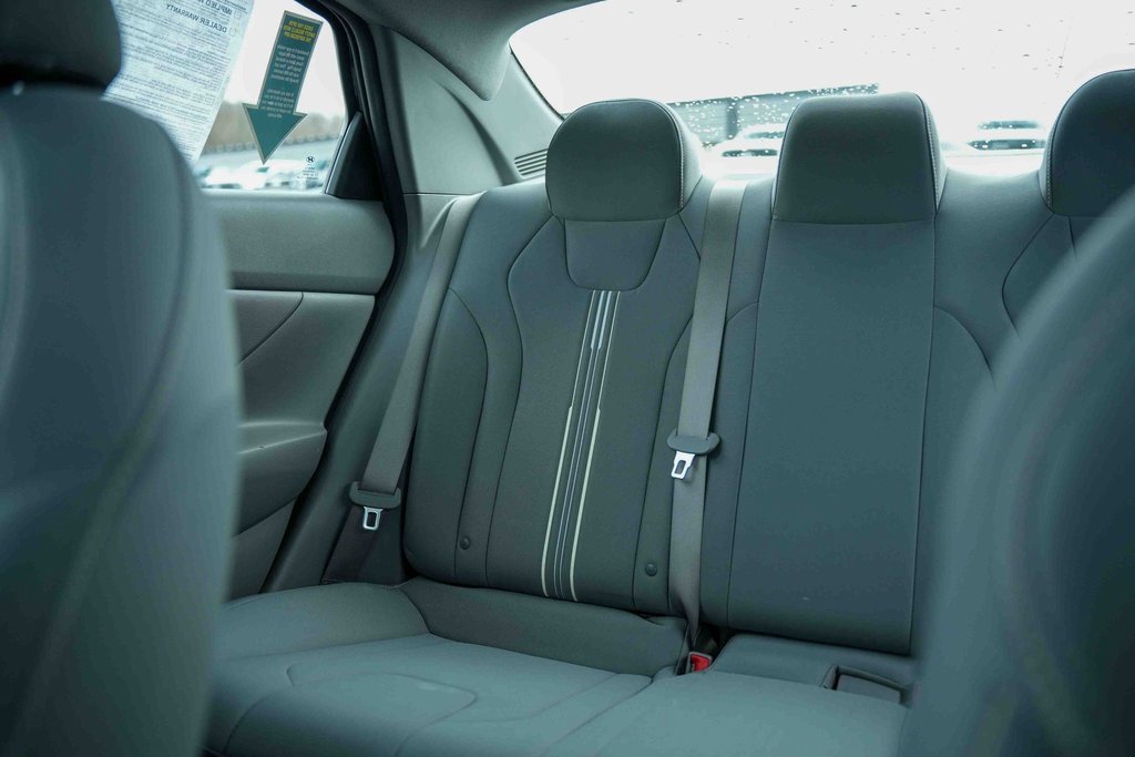 Used 2022 Hyundai Elantra SEL image 31