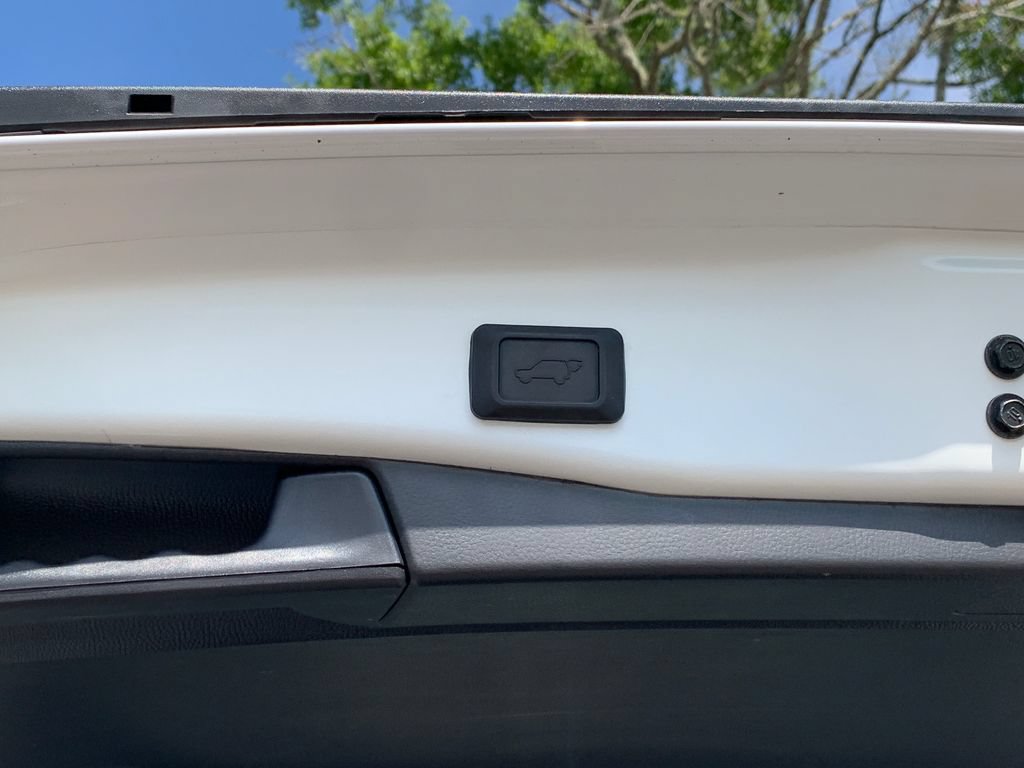 Used 2025 Toyota RAV4 XLE w/ Convenience Package FWD image 8