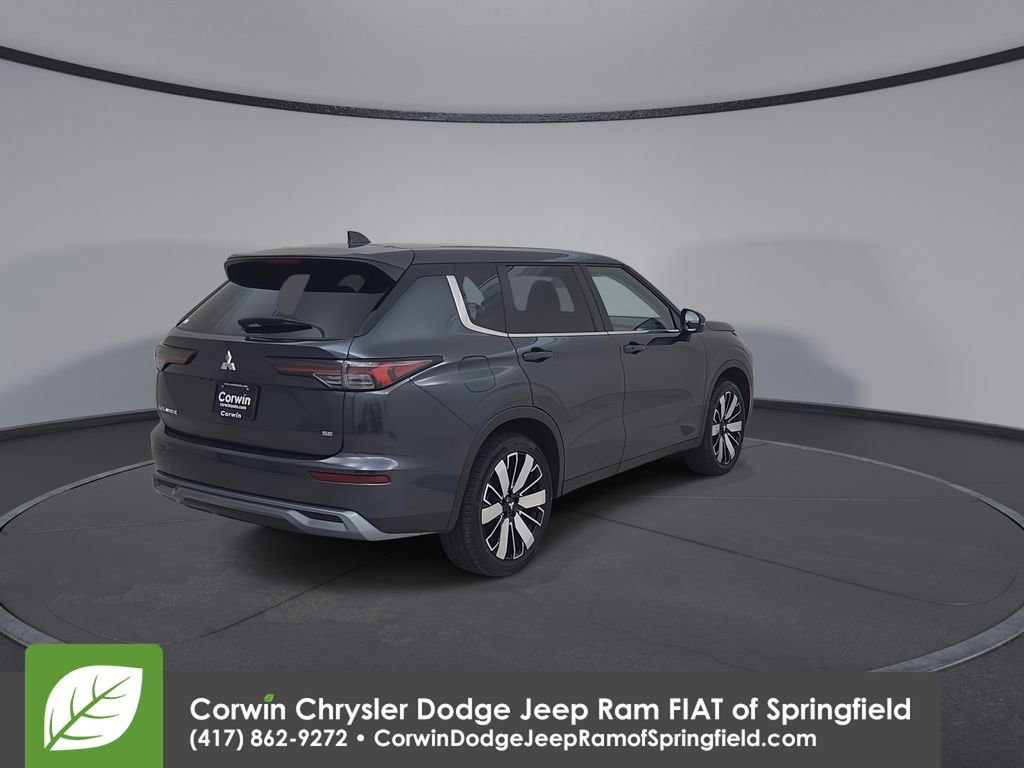 Used 2025 Mitsubishi Outlander SE image 14