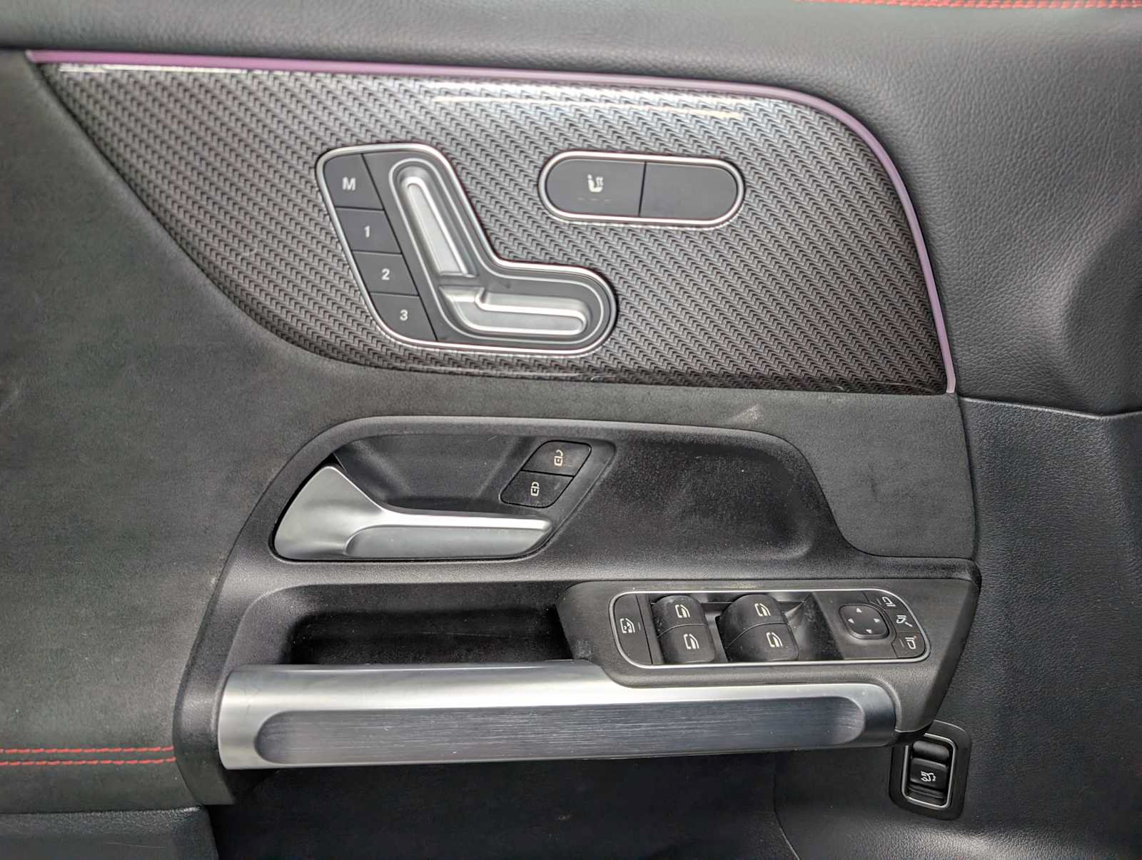 Used 2023 Mercedes-Benz GLB 250 4MATIC image 34