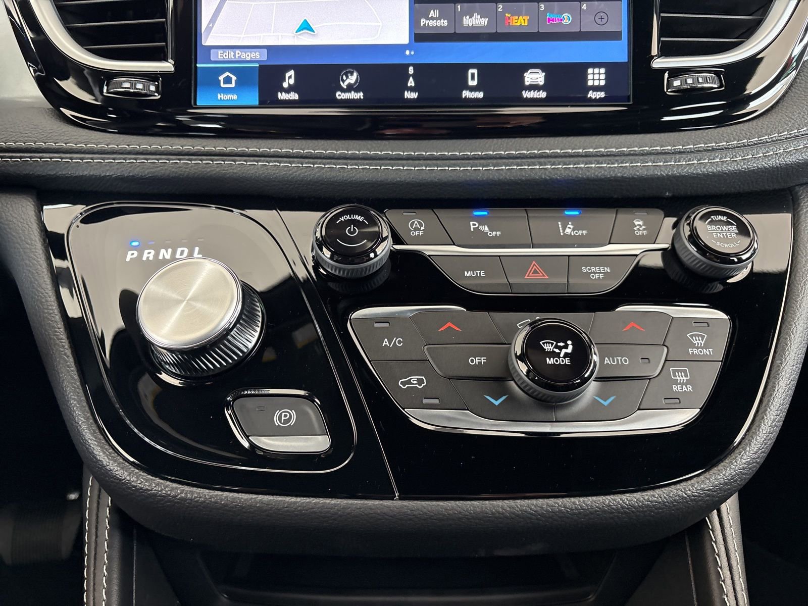 New 2026 Chrysler Pacifica Limited w/ S Appearance Package image 29