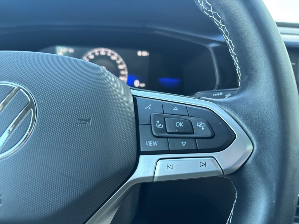 Certified 2022 Volkswagen Taos SE w/ Panoramic Sunroof Package image 15