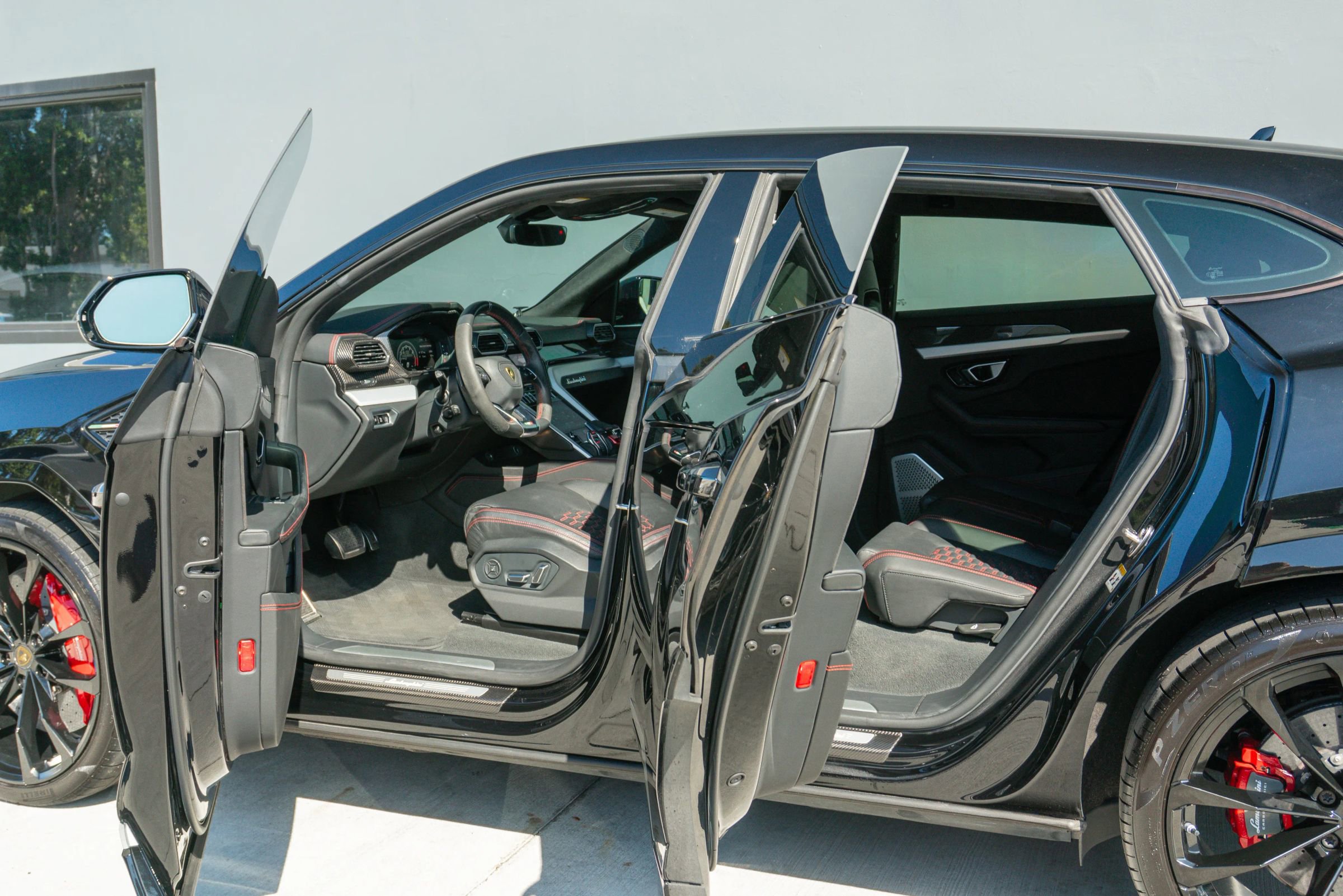 Used 2020 Lamborghini Urus image 46