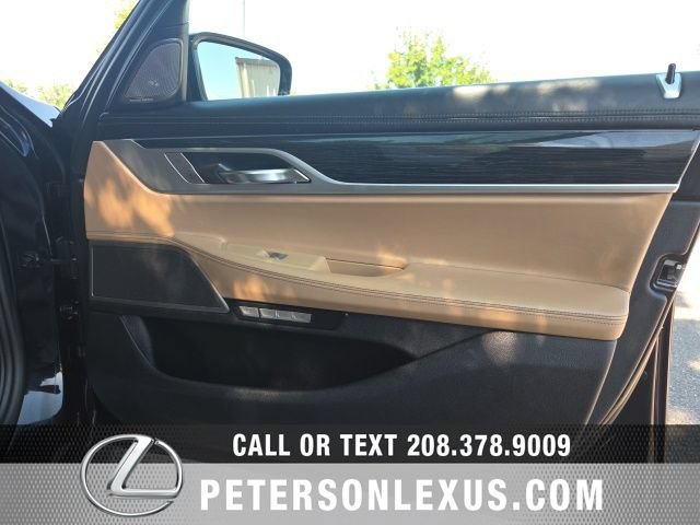 Used 2018 BMW 750i RWD image 12