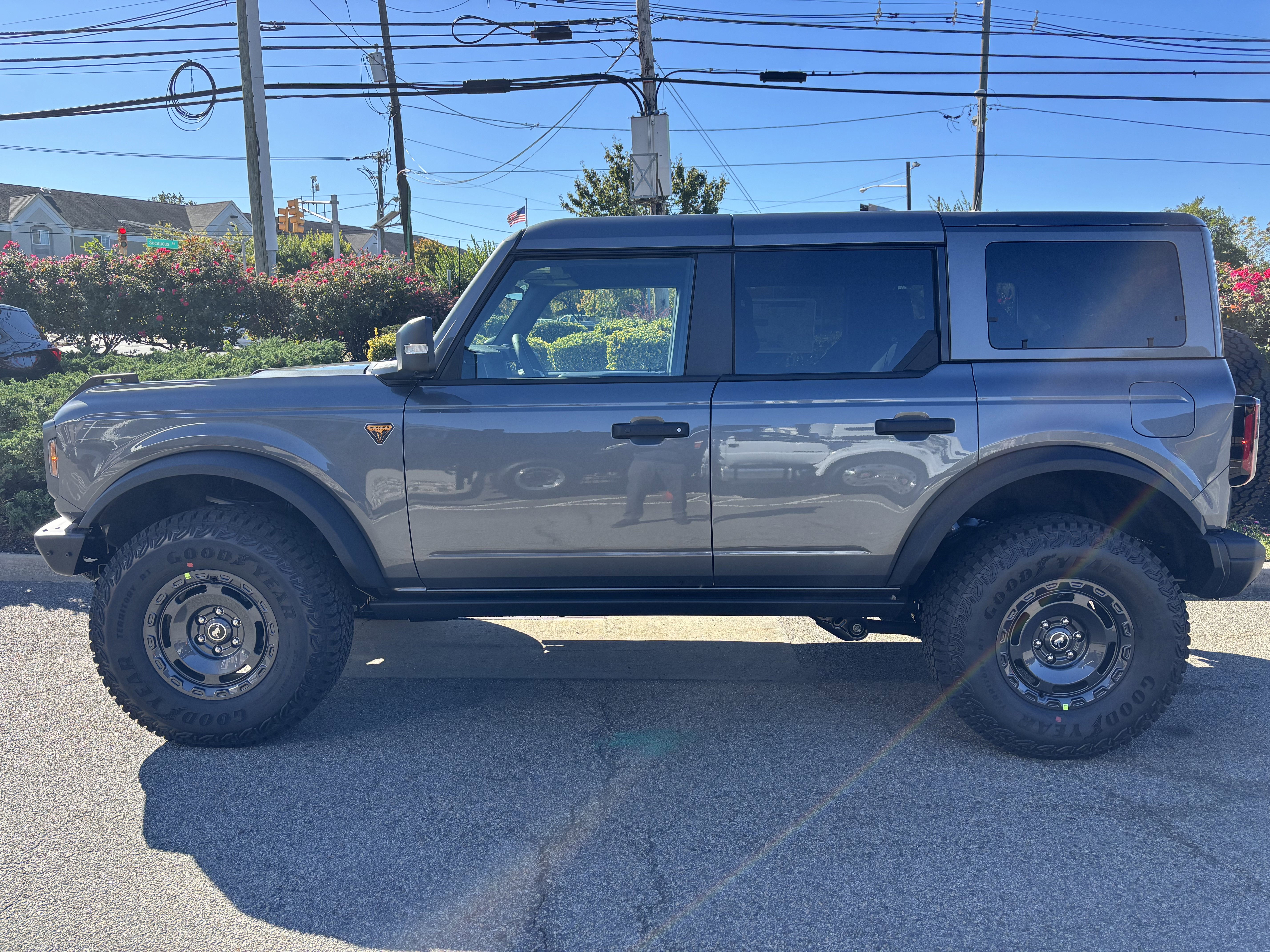 New 2025 Ford Bronco Badlands image 4