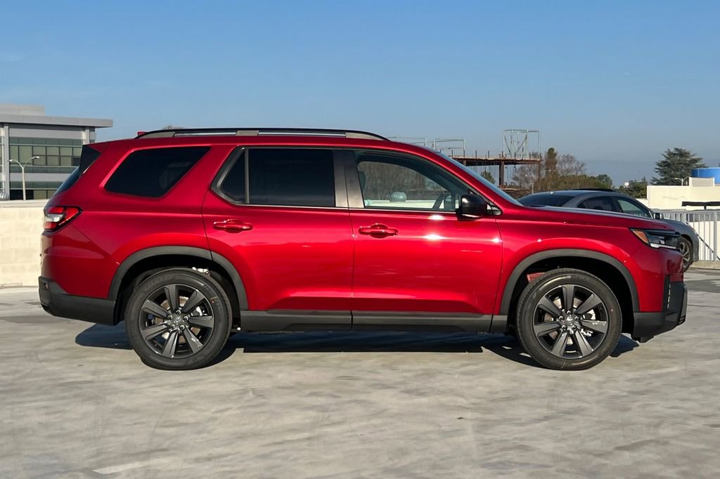 New 2026 Honda Pilot Sport image 3