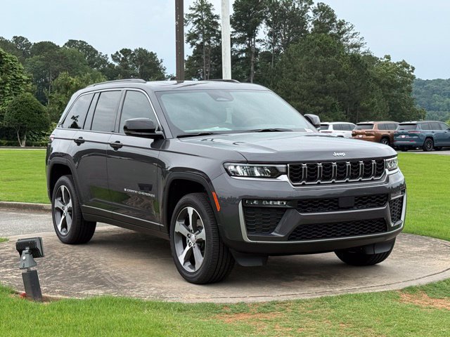 New 2026 Jeep Grand Cherokee Limited w/ Trailer Tow Package AWD/4WD image 9