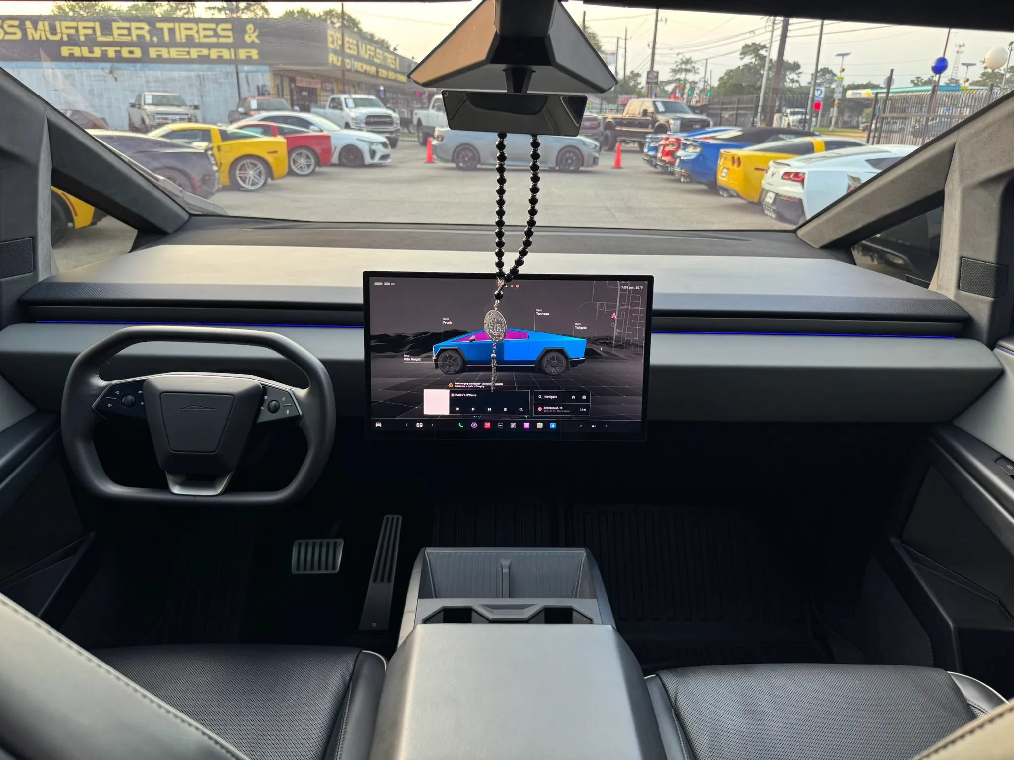 Used 2024 Tesla Cybertruck AWD Crew Cab image 31
