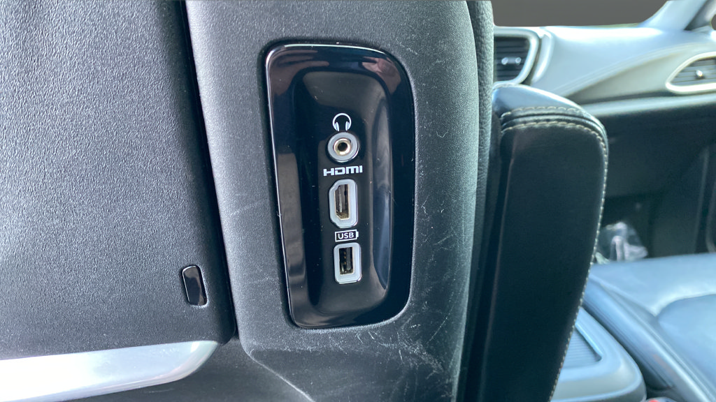 Used 2021 Chrysler Pacifica Touring-L w/ Uconnect Theater Family Group AWD/4WD image 35