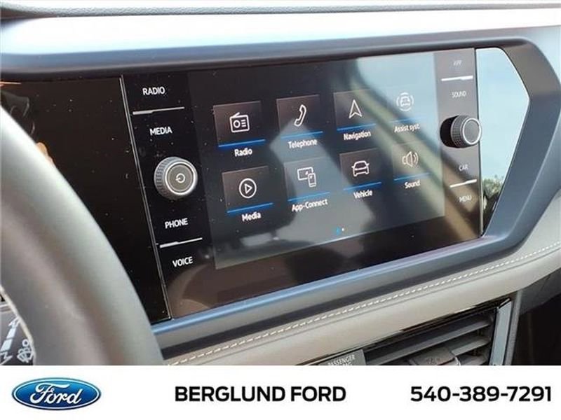 Used 2024 Volkswagen Taos SE image 23