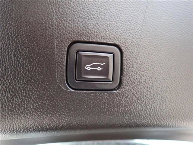 Used 2023 Chevrolet Traverse LT AWD/4WD image 9
