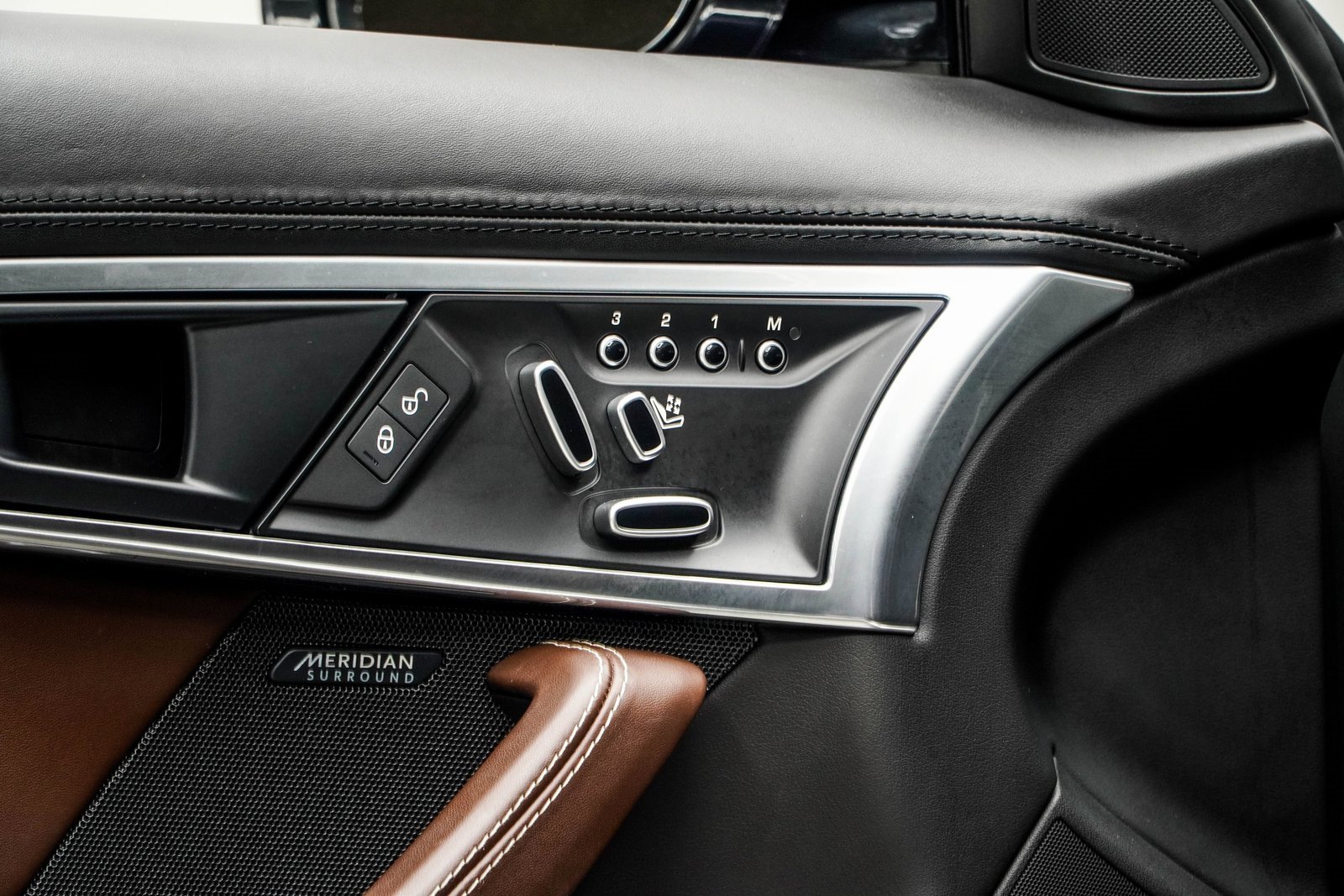 Used 2018 Jaguar F-TYPE Coupe image 31