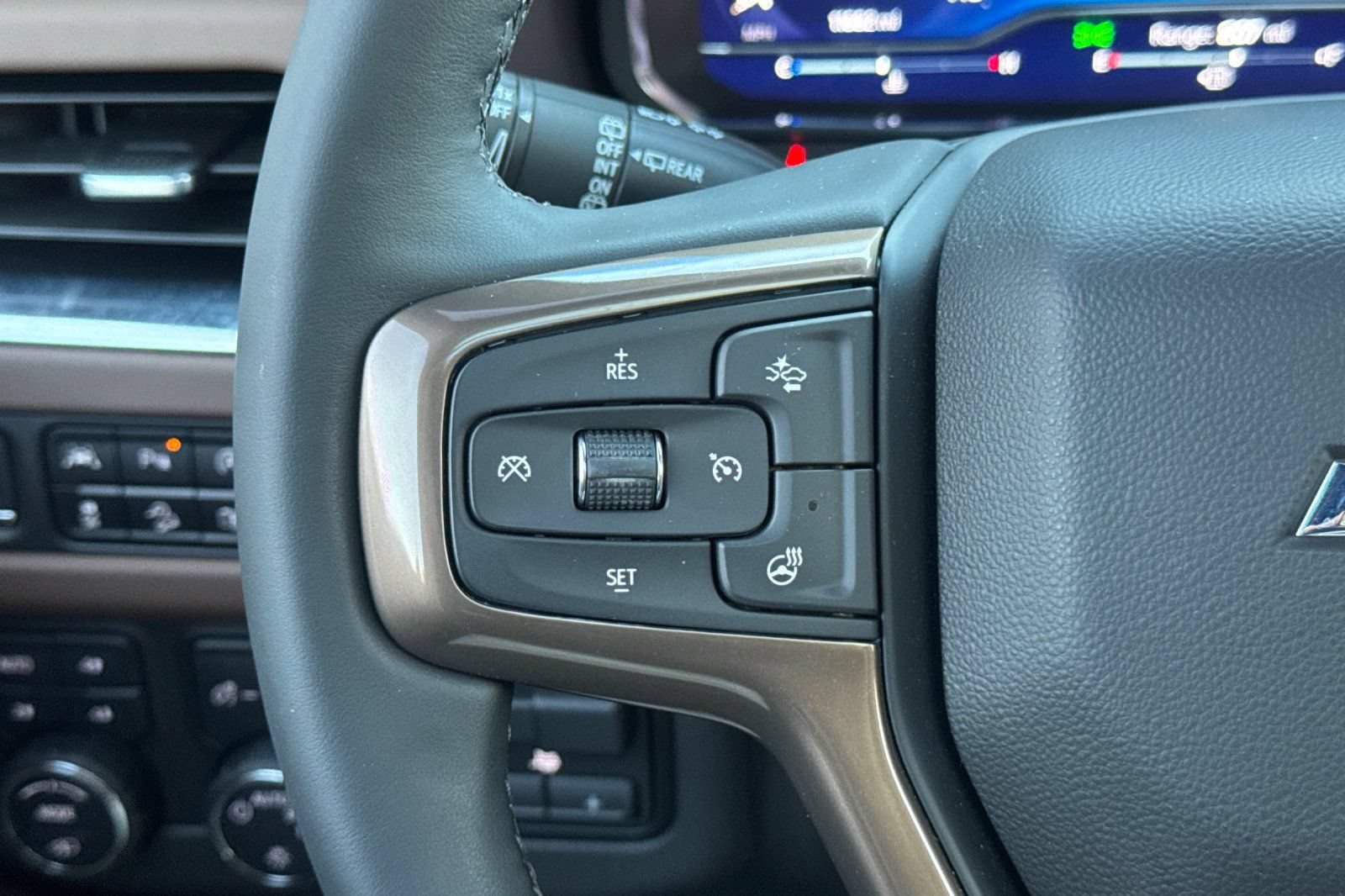 Used 2023 Chevrolet Suburban High Country AWD/4WD image 35