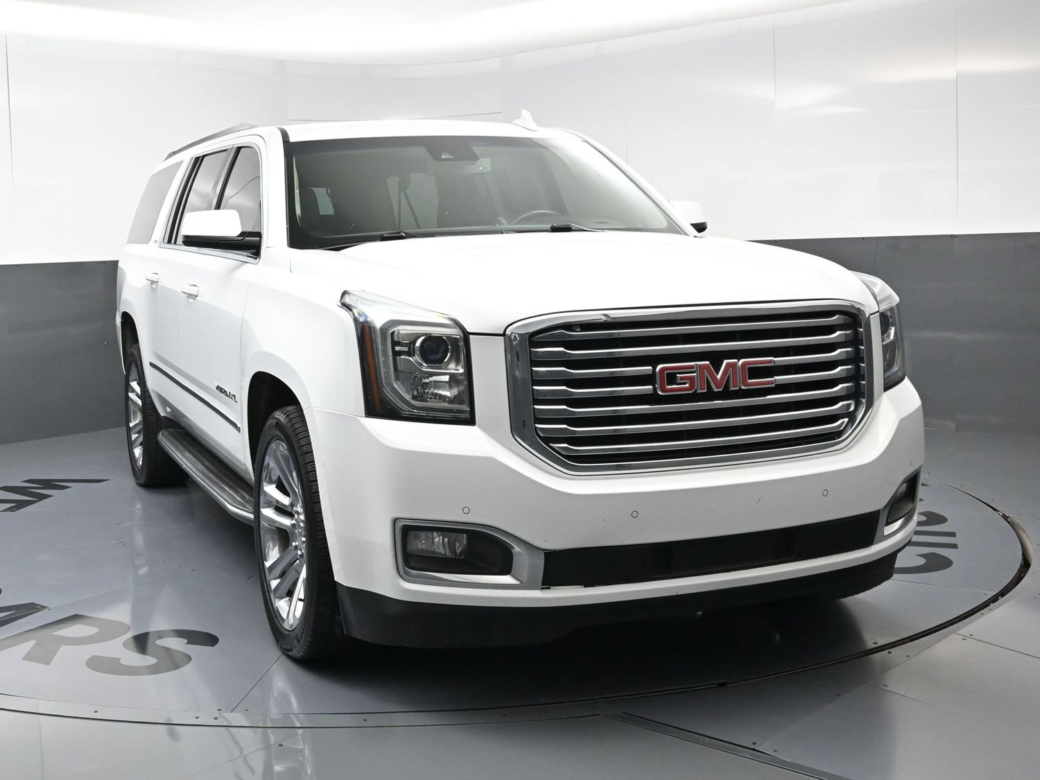 Used 2017 GMC Yukon XL SLT w/ Premium Edition AWD/4WD image 3