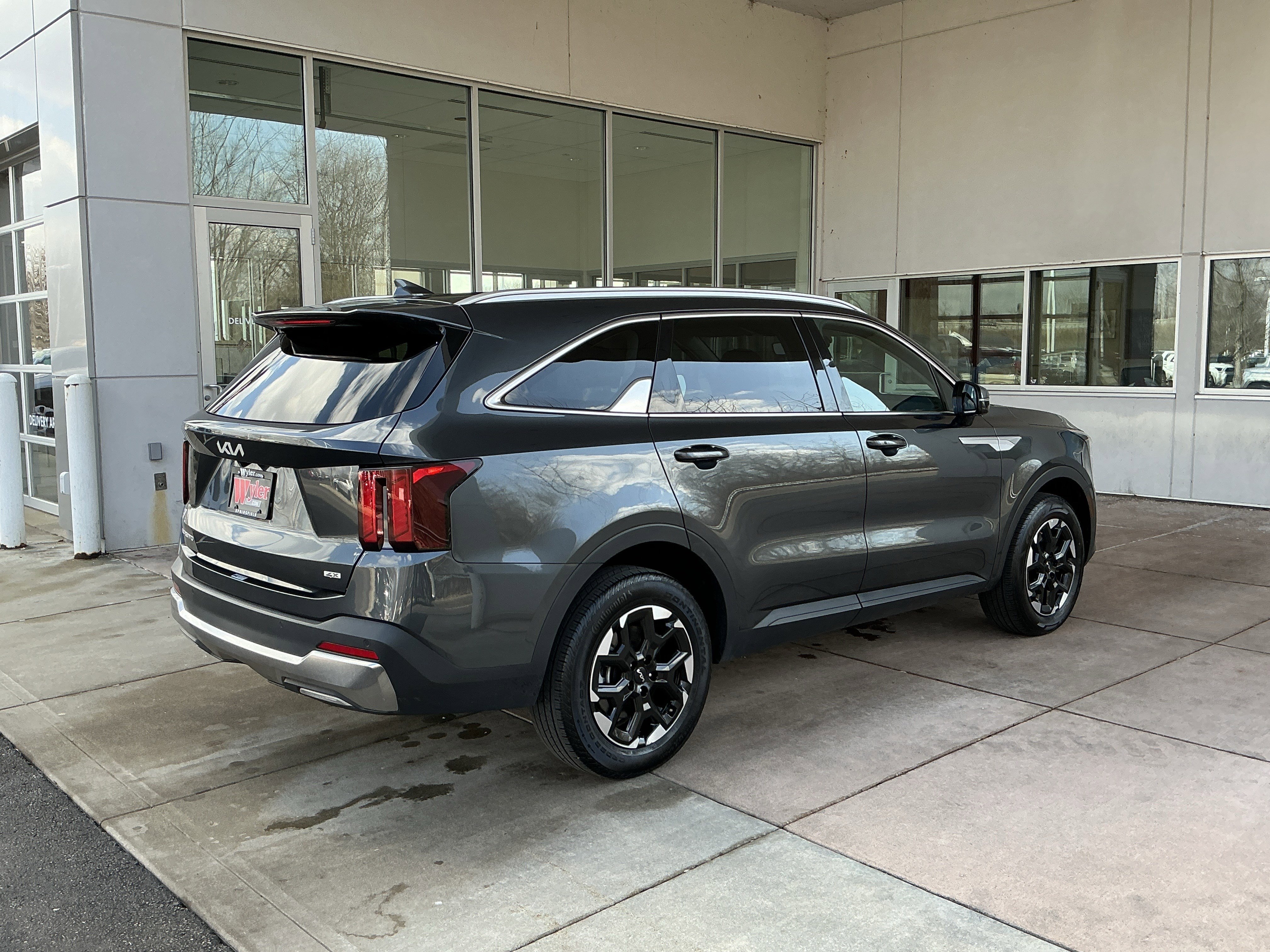 Used 2024 Kia Sorento S image 22