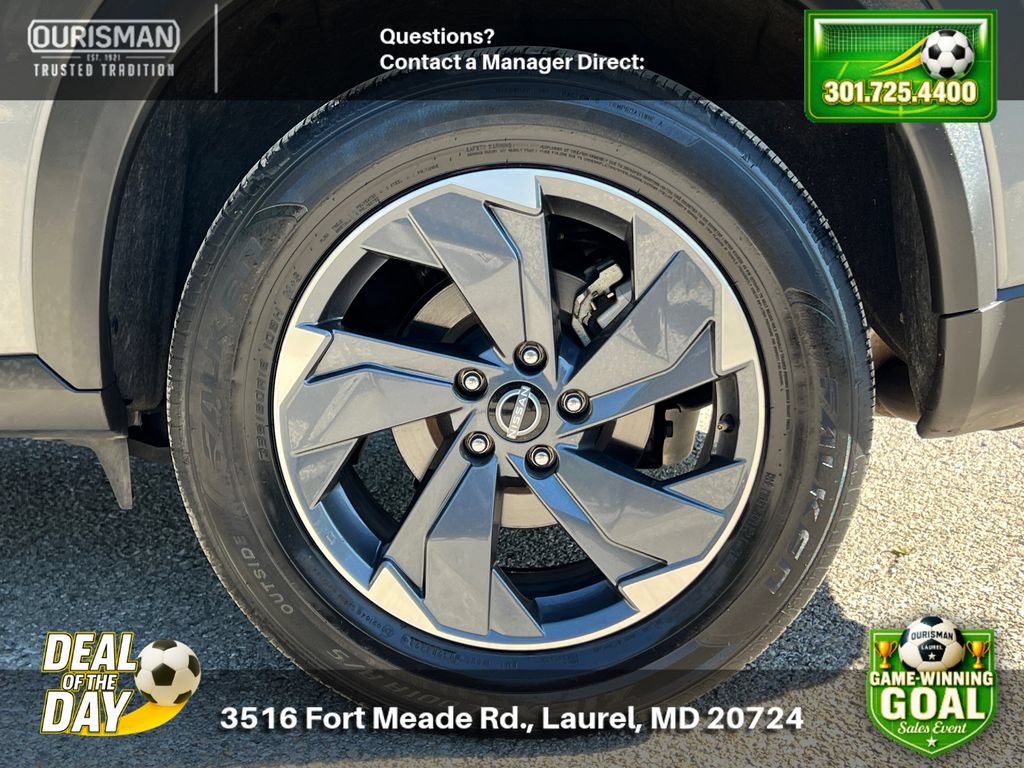 Used 2024 Nissan Rogue SV FWD image 5