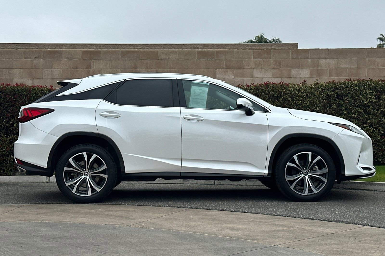 Certified 2022 Lexus RX 350 FWD w/ Premium Package image 3
