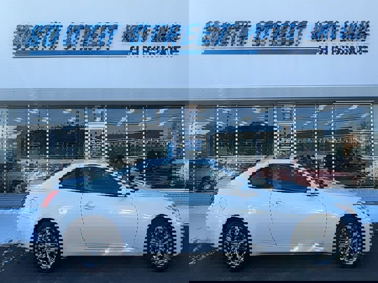 Used 2009 INFINITI G37 x Coupe w/ Premium Pkg image 1