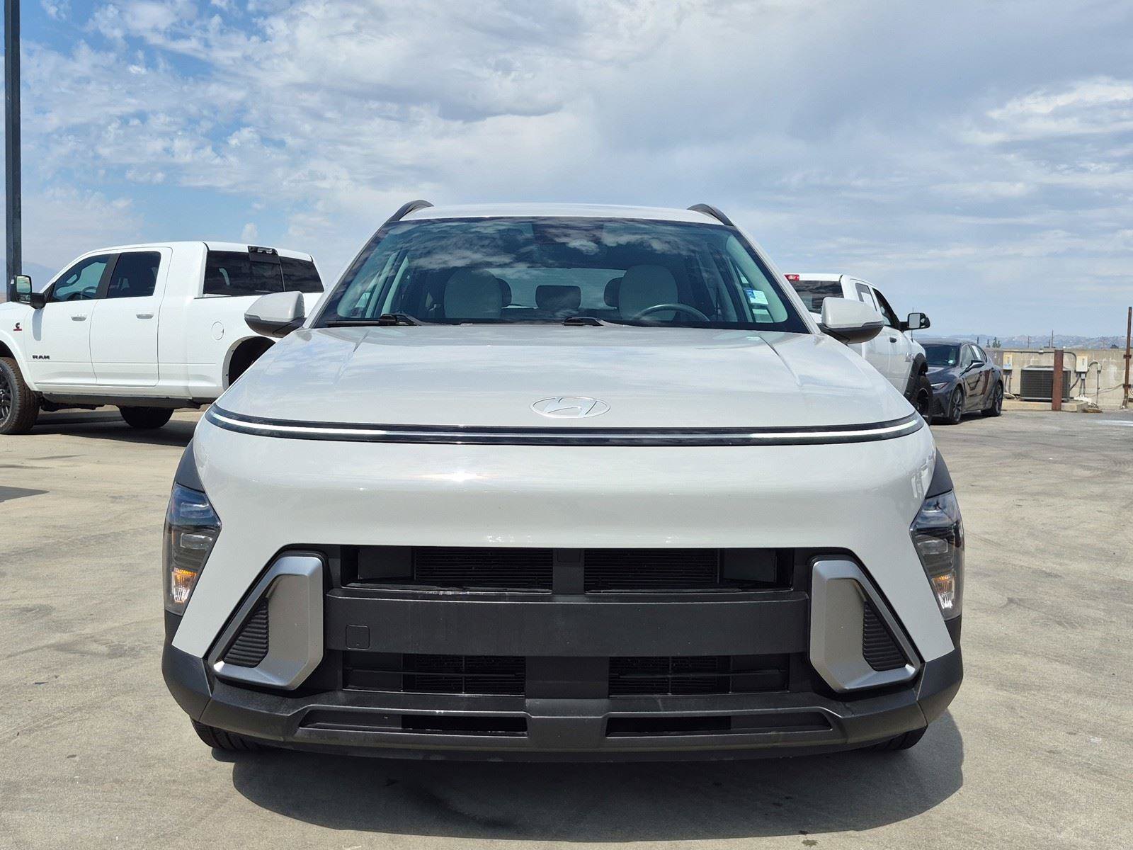 Used 2025 Hyundai Kona SEL FWD image 2