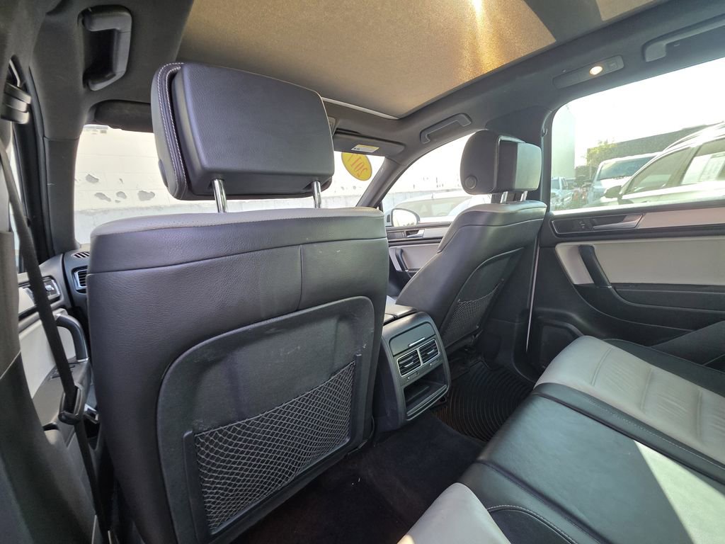 Used 2017 Volkswagen Touareg Wolfsburg Edition image 10