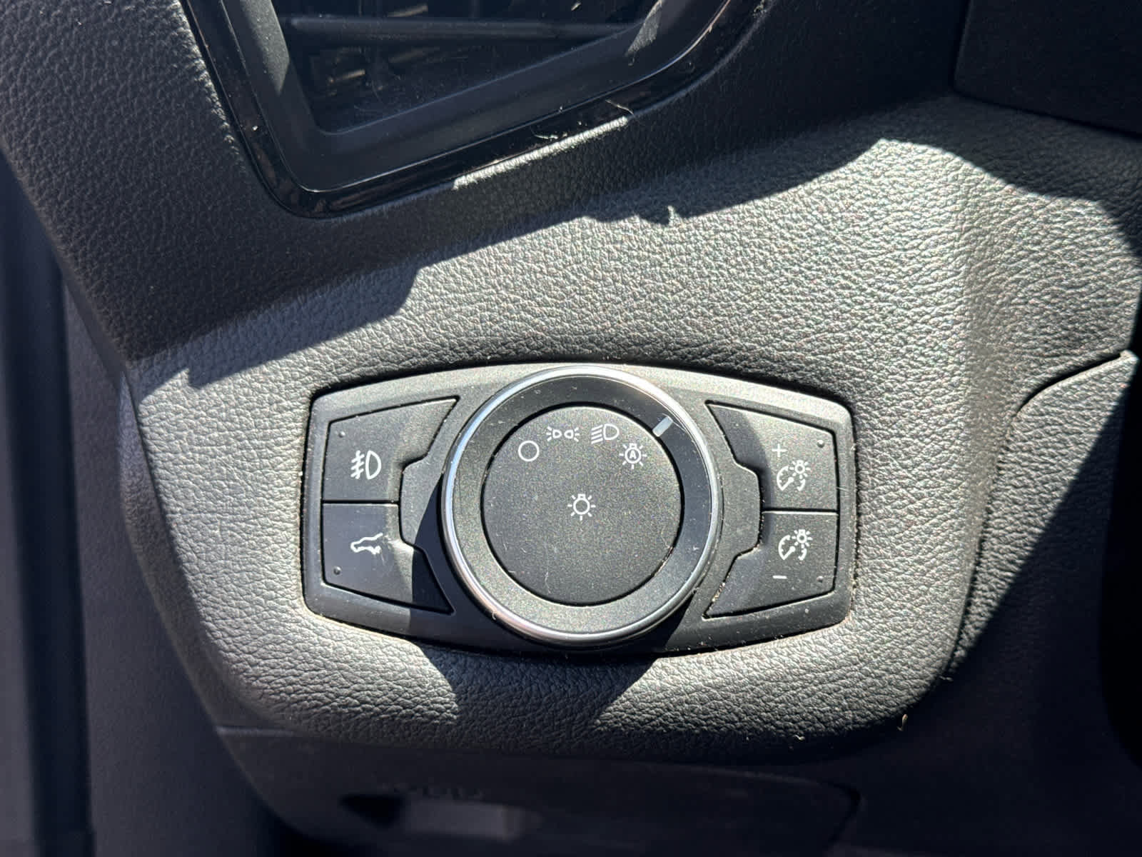 Used 2018 Ford Escape Titanium image 16