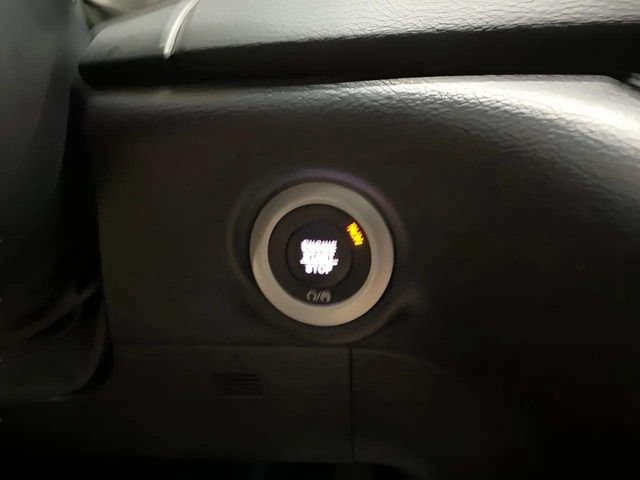 Used 2025 Chrysler Pacifica Select FWD image 37
