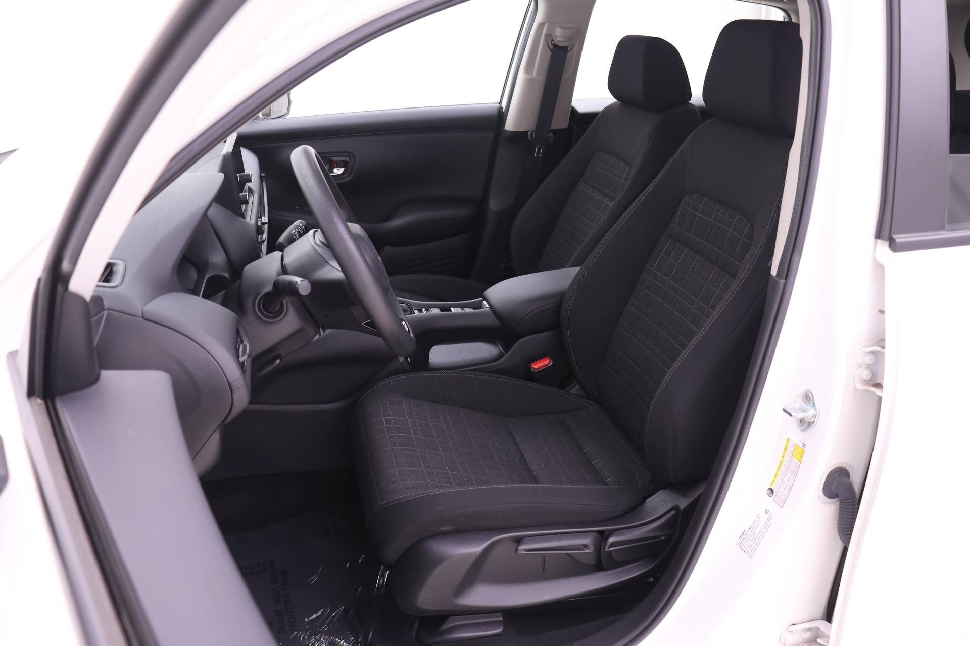 Certified 2023 Honda HR-V LX image 4