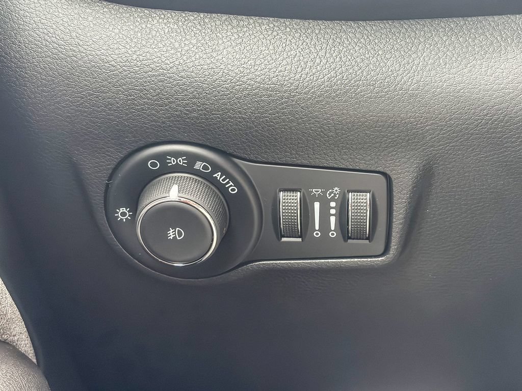Used 2022 Jeep Compass Latitude FWD image 44