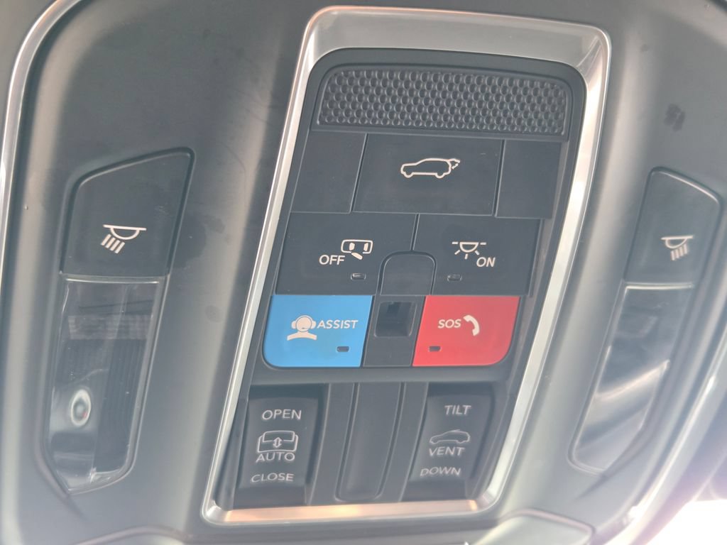 Certified 2023 Jeep Grand Cherokee Altitude AWD/4WD image 13