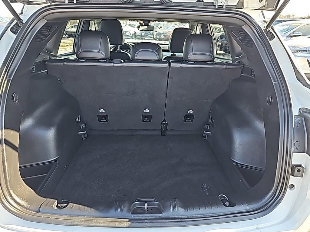 Used 2025 Jeep Compass Limited image 32