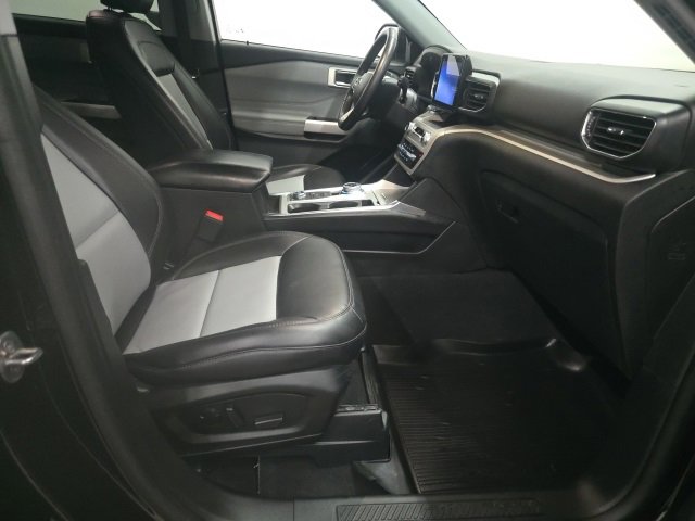 Used 2023 Ford Explorer XLT w/ Equipment Group 202A image 3