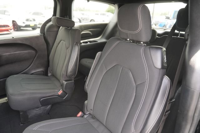 Used 2019 Chrysler Pacifica Touring Plus w/ S Appearance Package FWD image 13