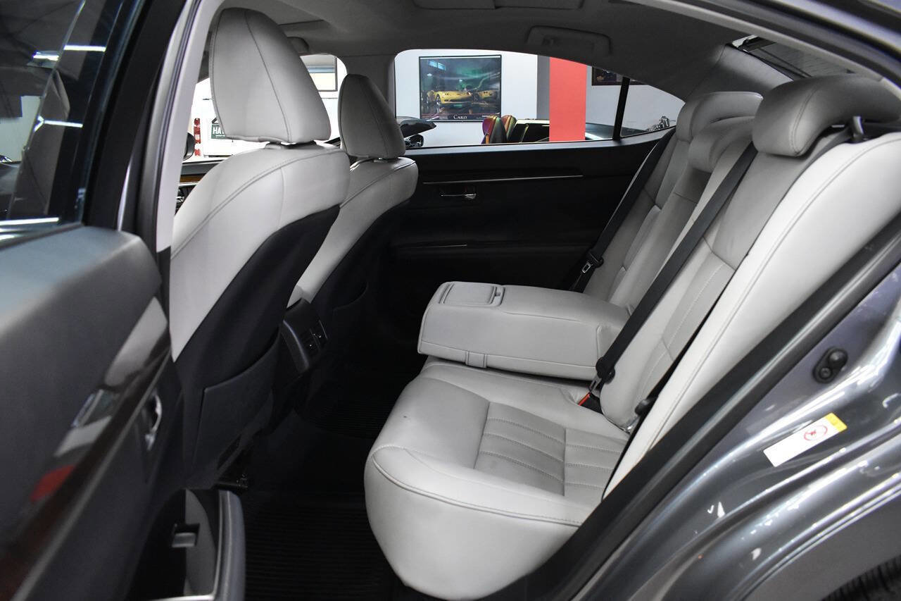 Used 2018 Lexus ES 350 w/ Luxury Package w/Wood Trim image 25