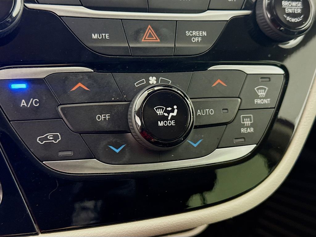 Used 2023 Chrysler Pacifica Touring-L FWD image 15