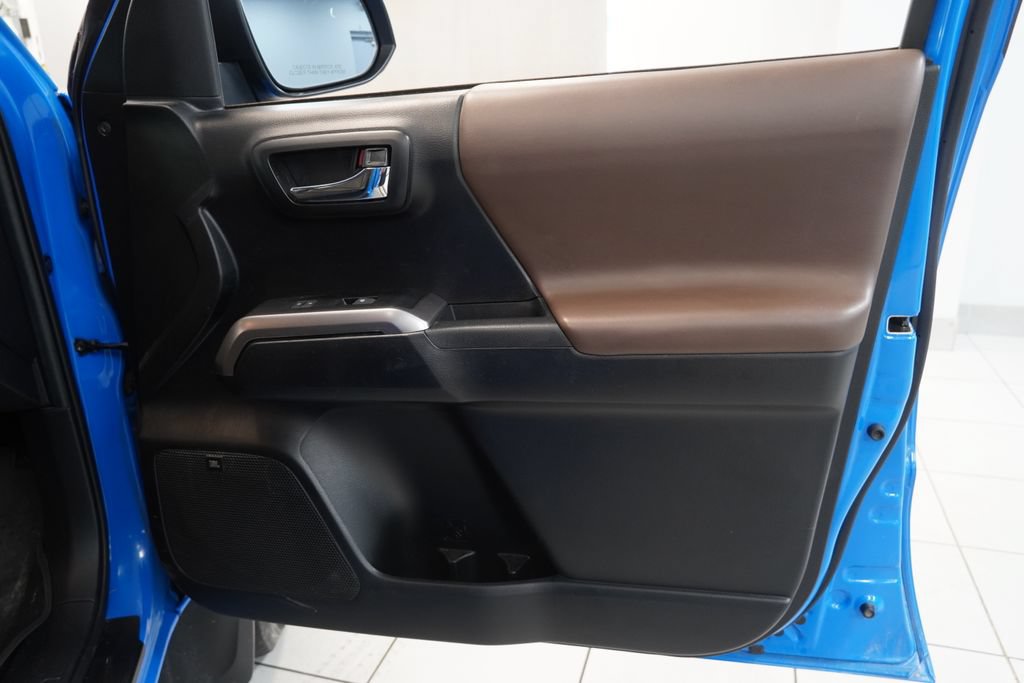 Used 2021 Toyota Tacoma Limited AWD/4WD image 32