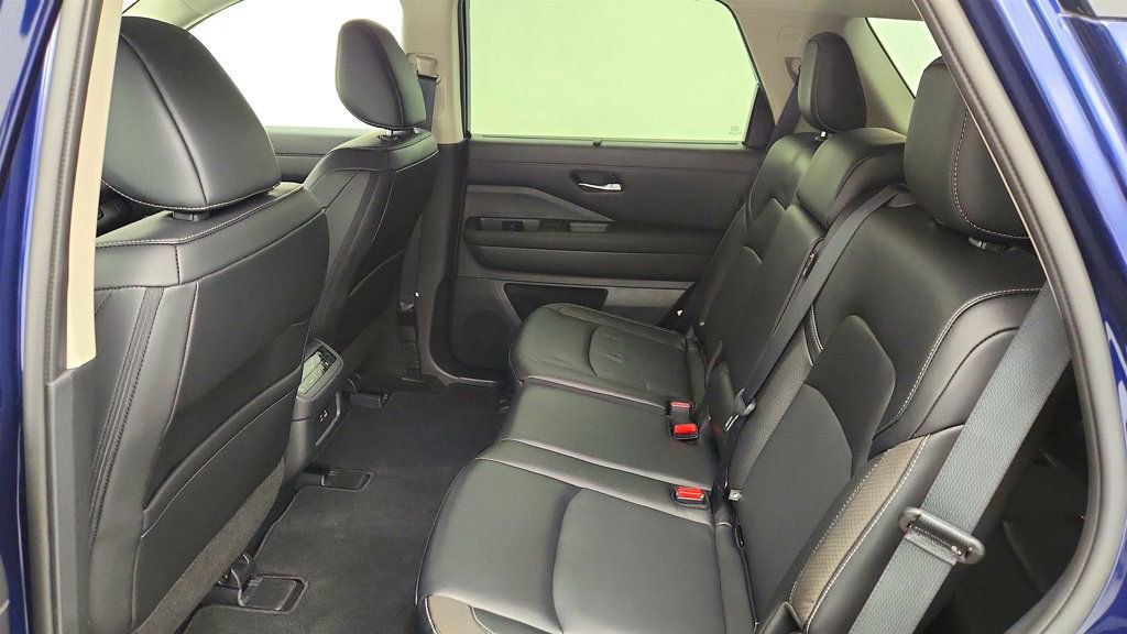 Used 2024 Nissan Pathfinder SL AWD/4WD image 21