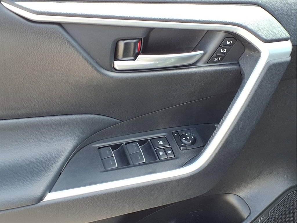 Used 2022 Toyota RAV4 XLE Premium AWD/4WD image 17