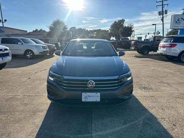 Used 2019 Volkswagen Jetta SE FWD image 2