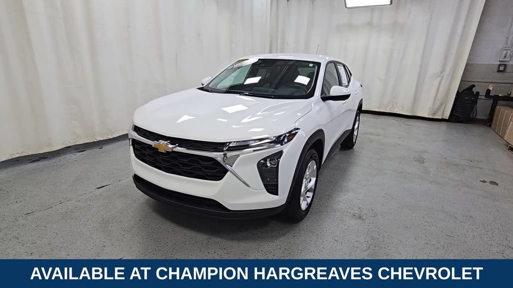 Used 2024 Chevrolet Trax LS w/ LS Convenience Package FWD image 3