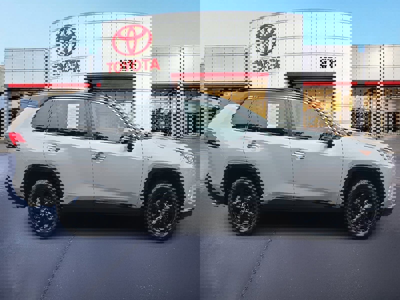 Used 2019 Toyota RAV4 XSE w/ XSE Weather Package image 4