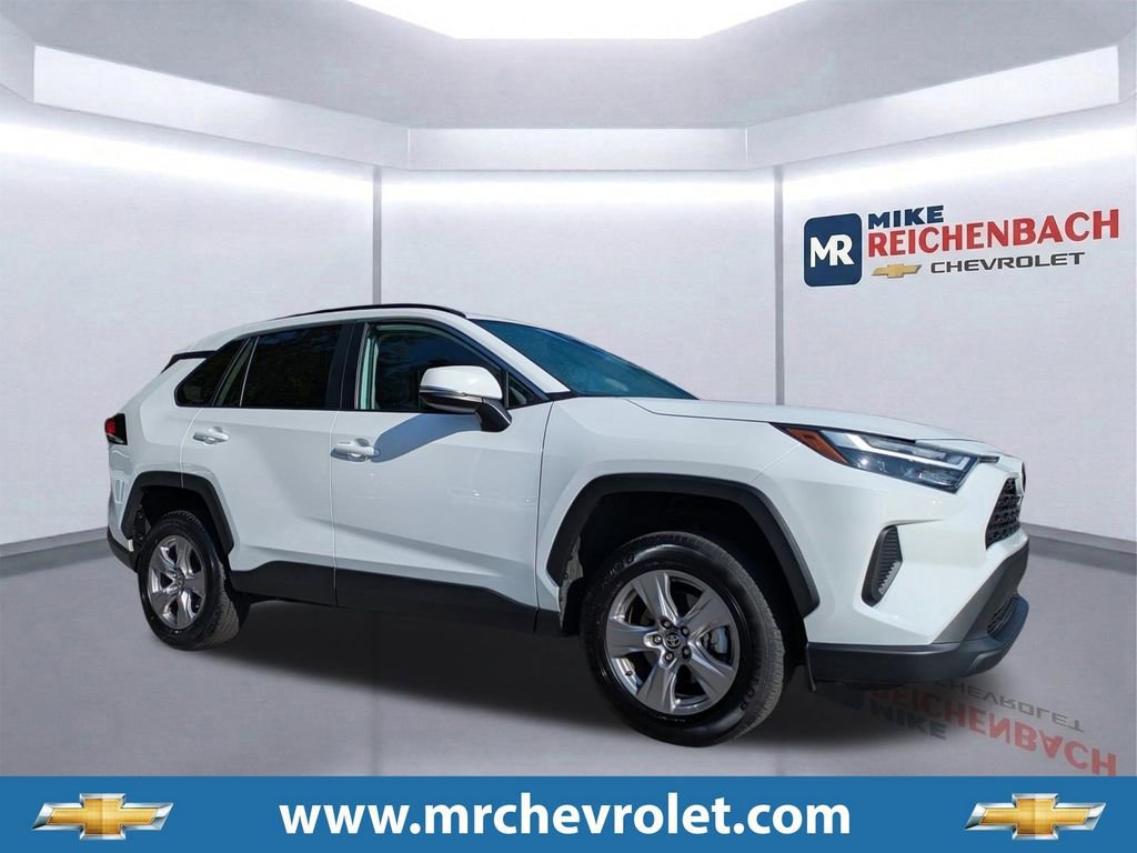 Used 2025 Toyota RAV4 XLE FWD image 1