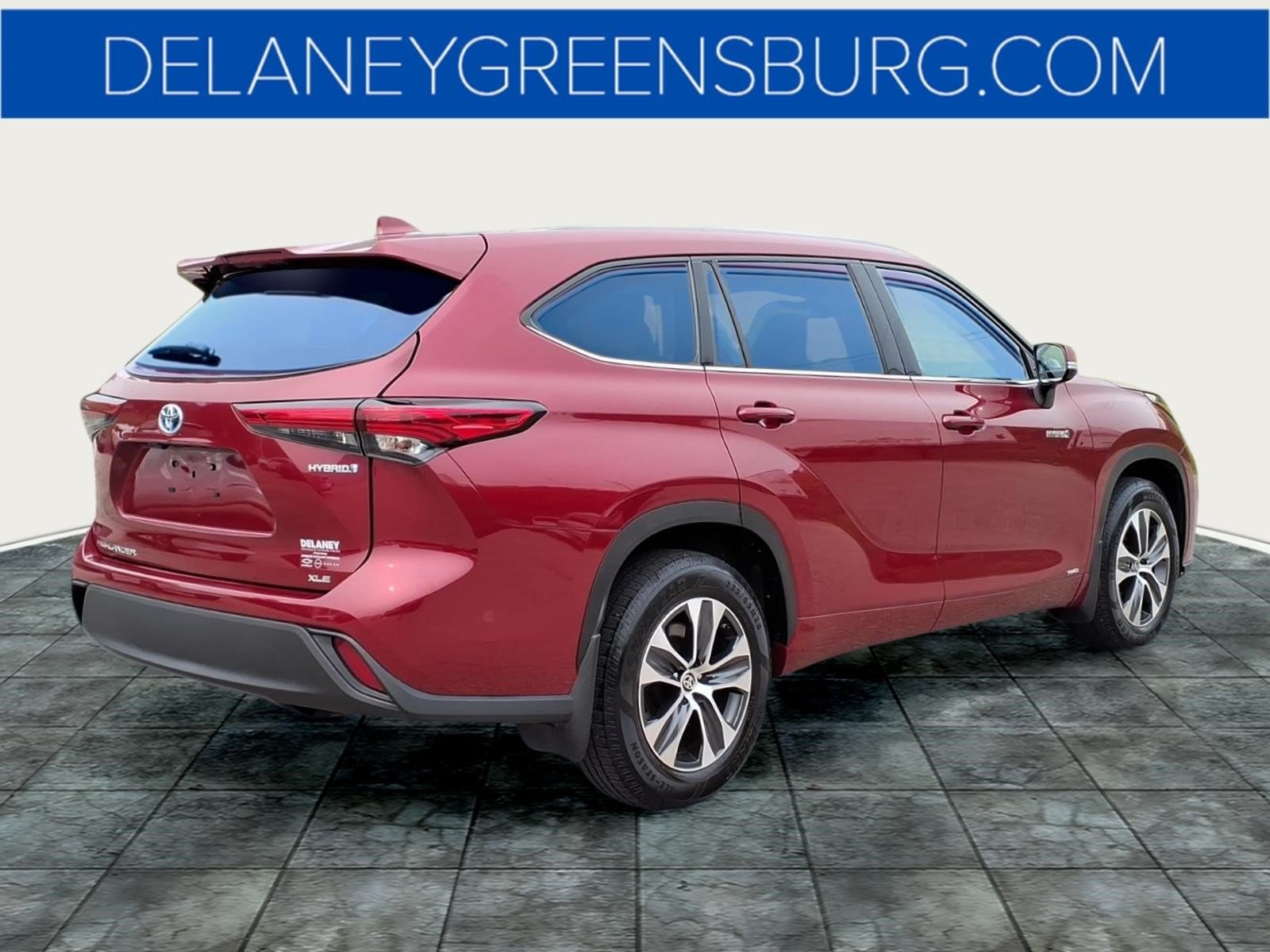 Used 2021 Toyota Highlander XLE AWD/4WD image 3
