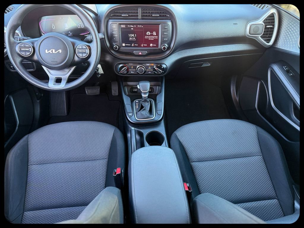 Used 2025 Kia Soul LX w/ LX Technology Package FWD image 22