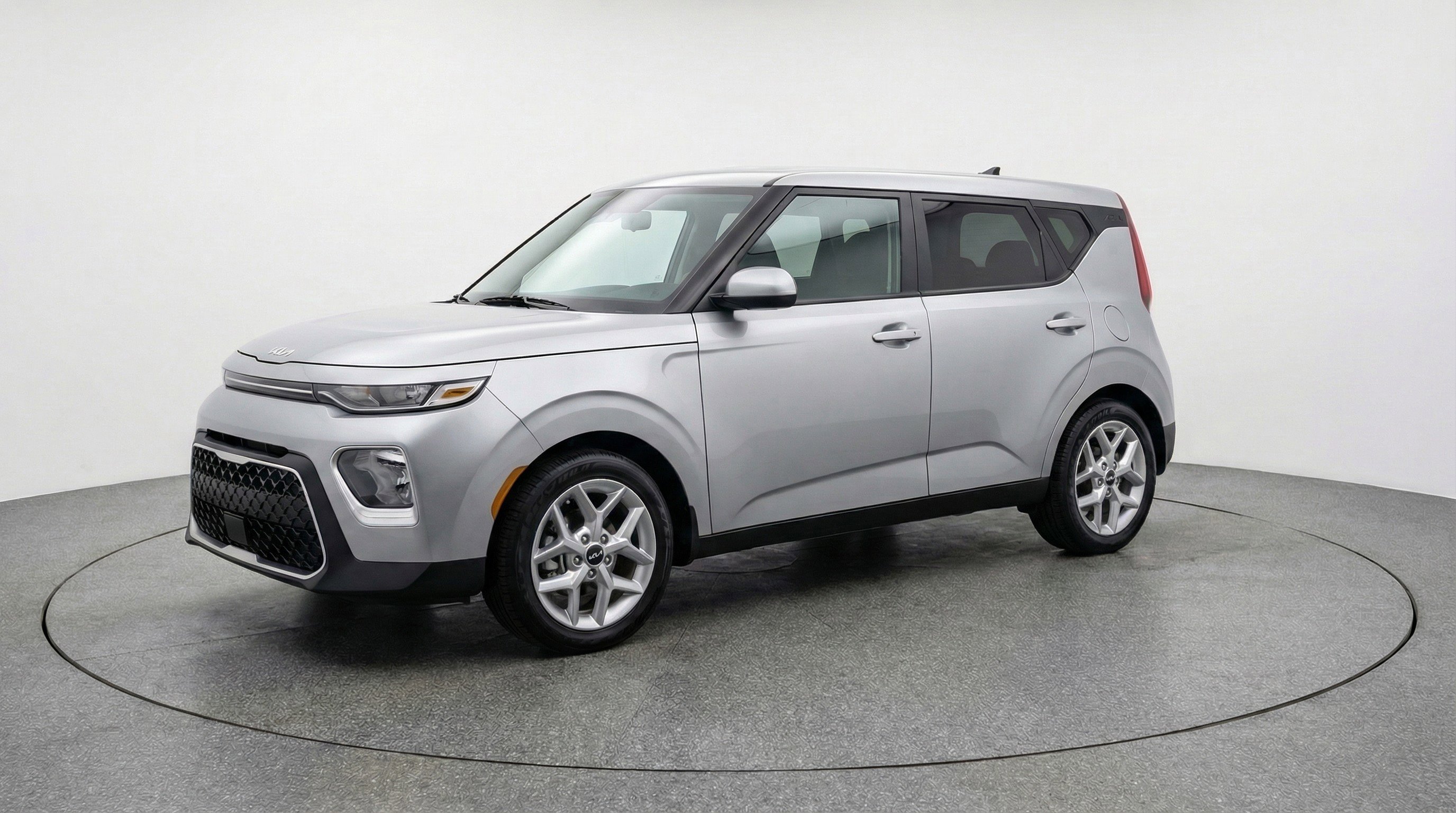 Used 2025 Kia Soul LX w/ LX Technology Package image 3