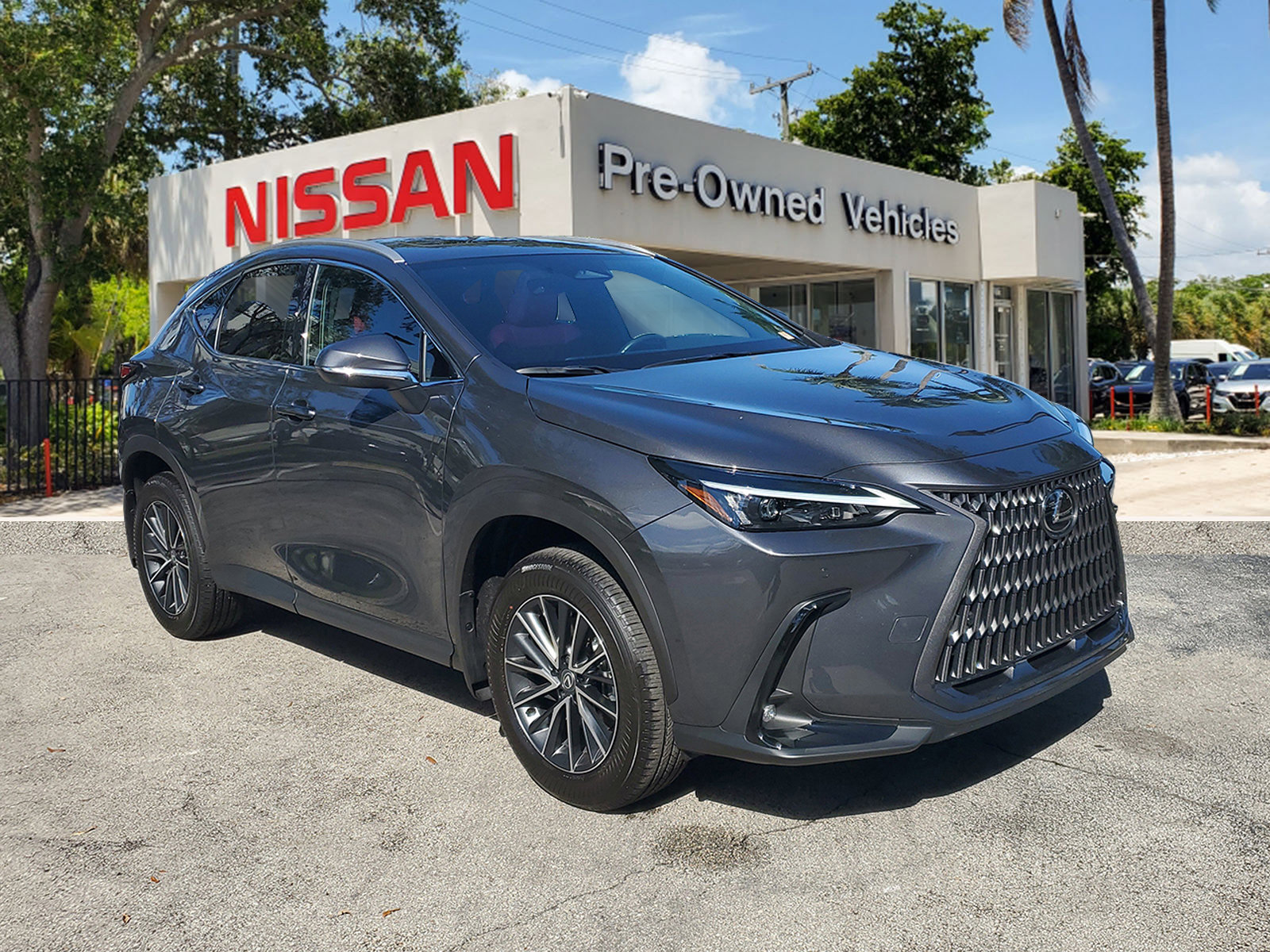 Used 2025 Lexus NX 250 FWD w/ Premium Package image 3