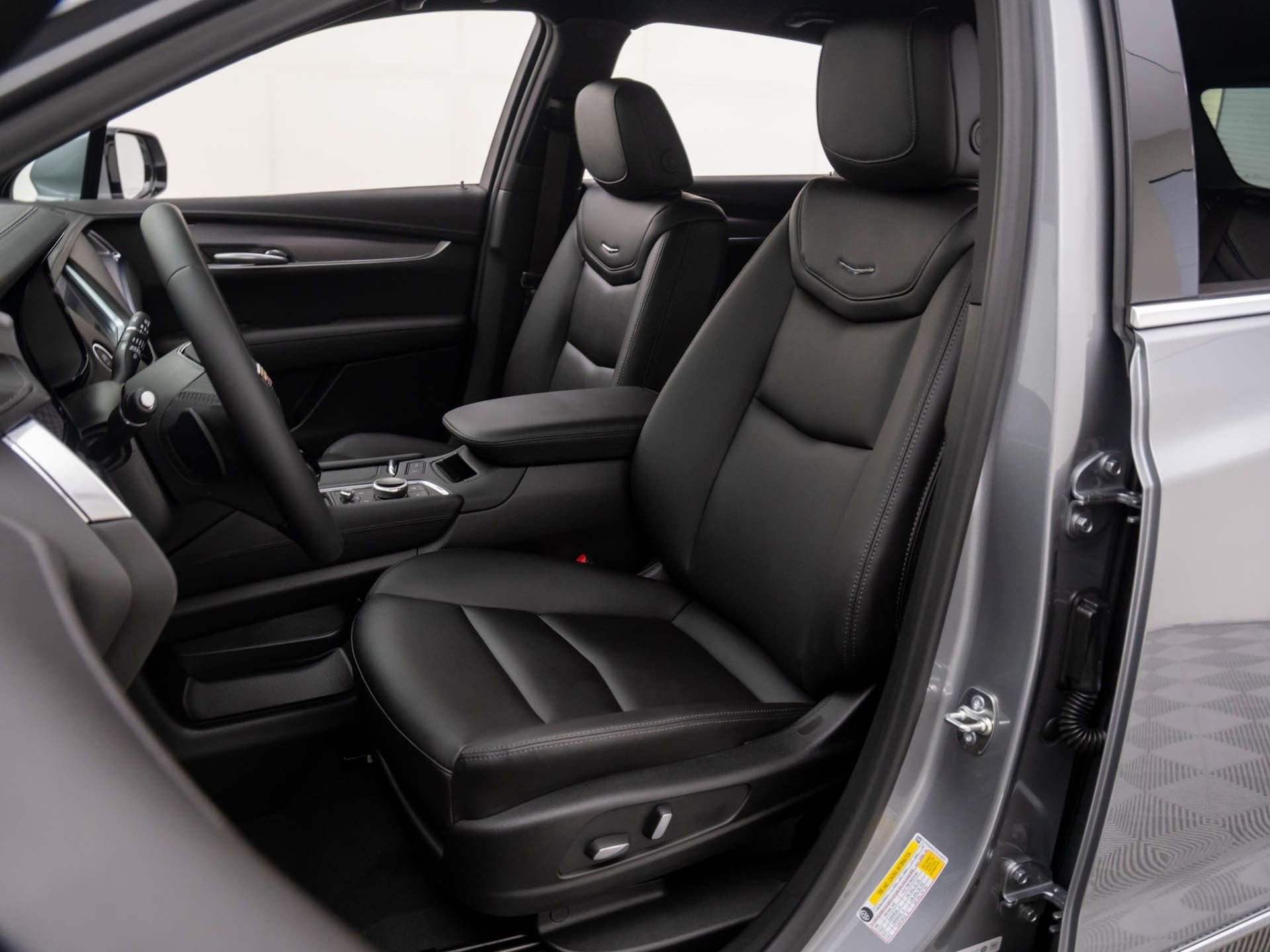 New 2026 Cadillac XT5 Luxury w/ LPO, Floor Liner Package image 9