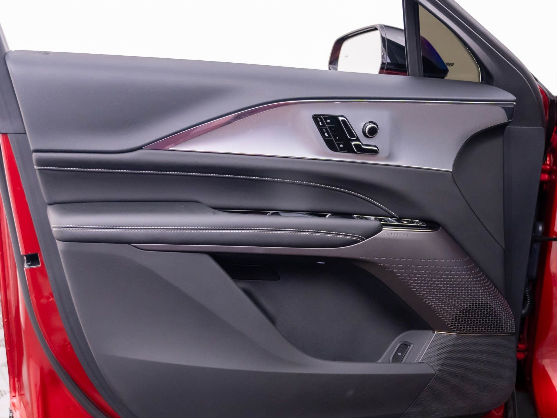 Certified 2024 Cadillac Lyriq Tech AWD/4WD image 15