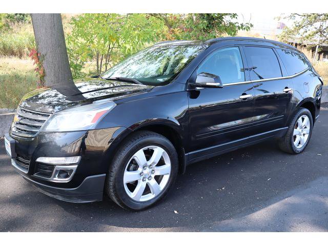 Used 2016 Chevrolet Traverse LT w/ Style and Technology Package image 2